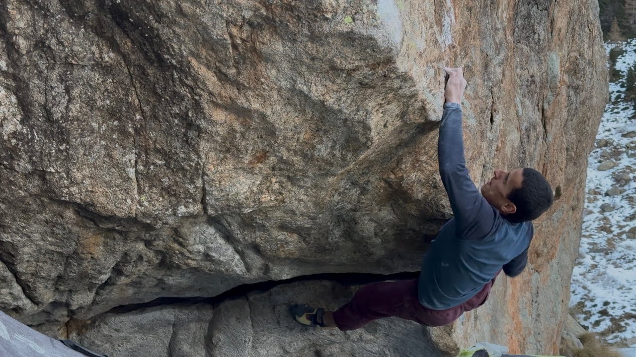 Gordolasque ‘s Valley Bouldering : Tristesse - départ assis - 8a/+