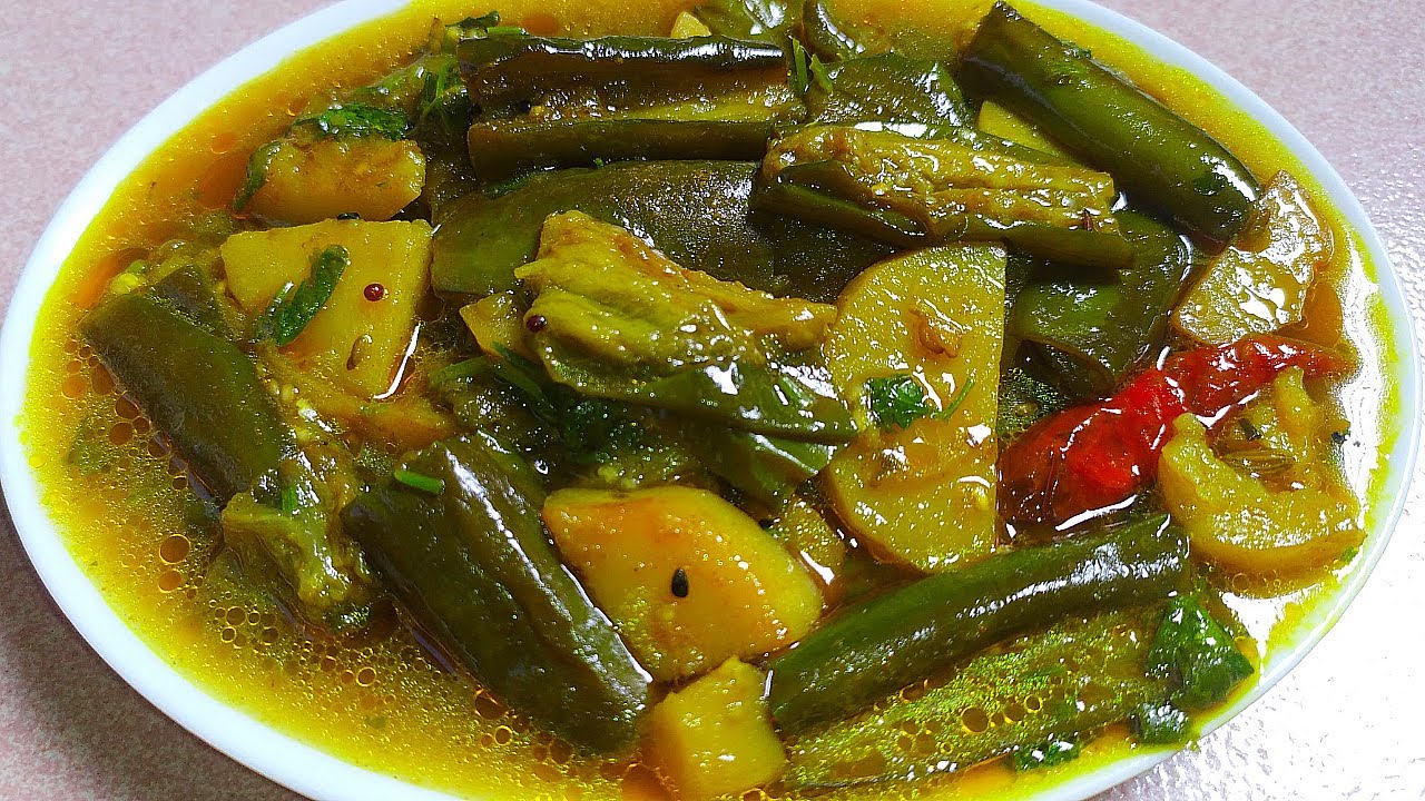 অসাধারণ সাধে বানিয়ে নিন নিরামিষ আলু বেগুনের পাতলা ঝোল/বেগুনের রেসিপি/Brinjal recipe