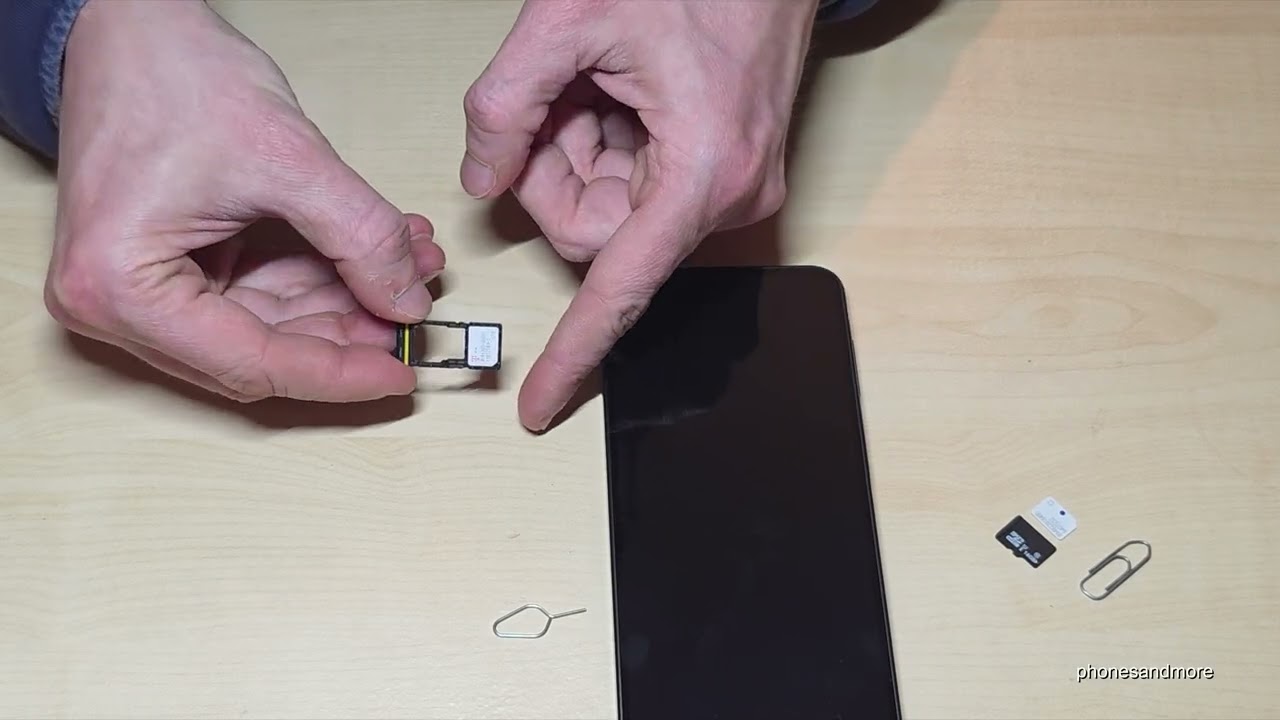 Samsung Galaxy A17: How to insert the SIM card? Tutorial for the SIM Cards