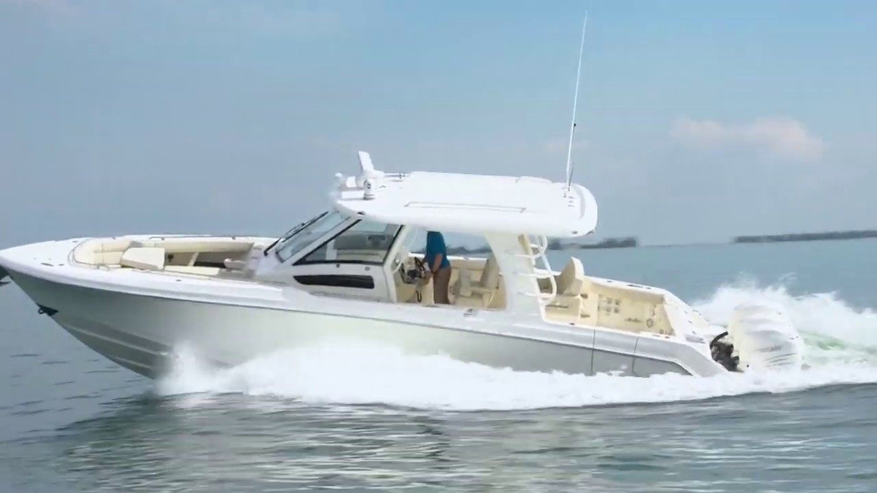 Boston Whaler 350 Realm 2018 года: обзор лодки