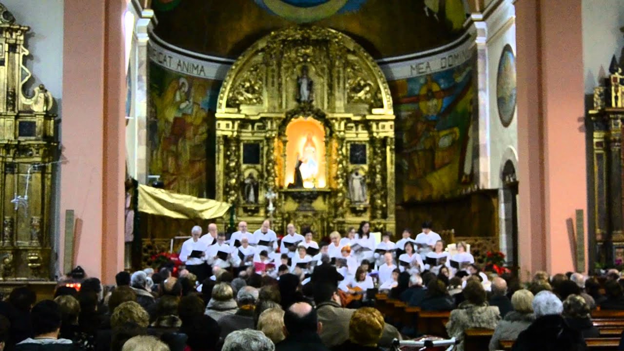 El Coro de Cristo Rey canta villancicos en la iglesia de Lourdes