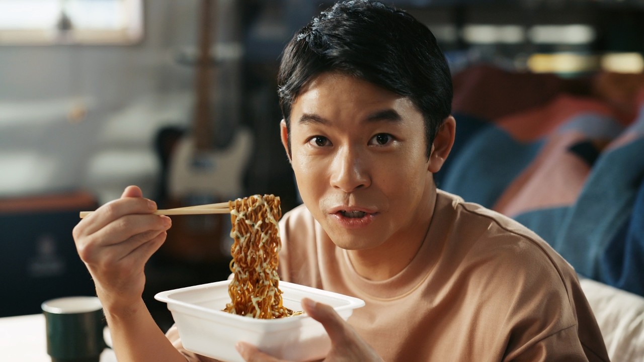 仲野太賀、明星一平ちゃんにテンションMAX！「ヤバイよヤバイよ」　明星一平ちゃん夜店の焼そば新CM