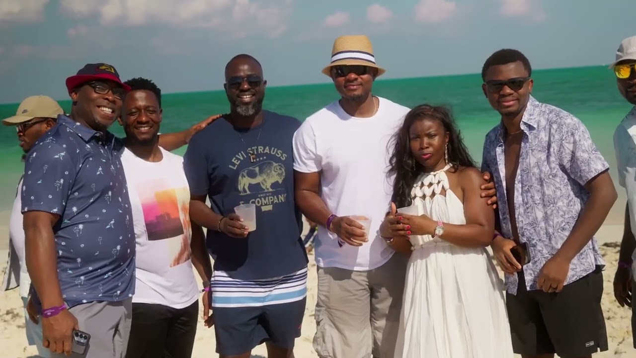 Michael presents Somi a diamond ring in cancun, Mexico