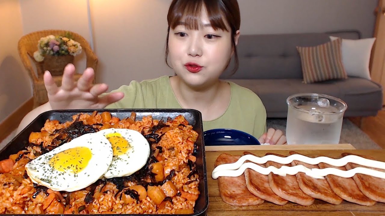 스팸 깍두기 김치 볶음밥 먹방 Spam Kimchi fried rice Korean food mukbang Eating show