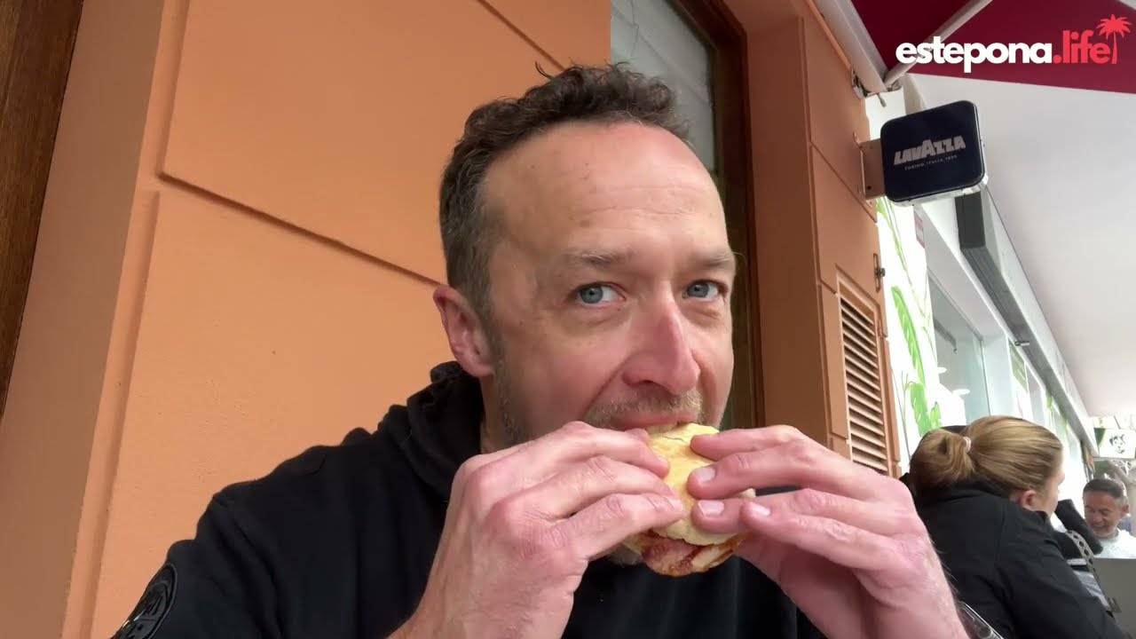 Sabores Cafe Estepona - The best Bacon Roll in town? (Review)
