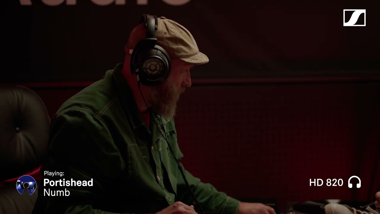 Beyond the Curve: Record Sampling with the HD 820 | Sennheiser