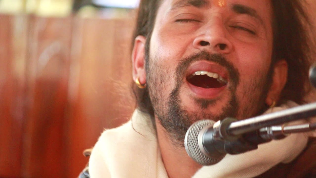 Gurura brahma gurura vishnu | Guru Vandana by Suvas Agam at Osho Tapoban on Dec 11, 2016