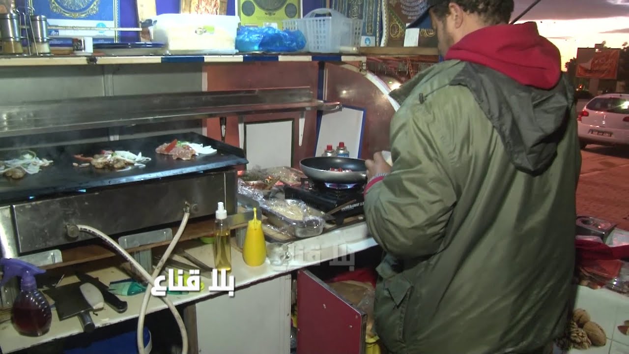 bila kinaa|عجة بالكالامار عند باتمان الملاسين لن تجدها في أرقى الأماكن..أشهر بائع أكل لن تتخيل قصته