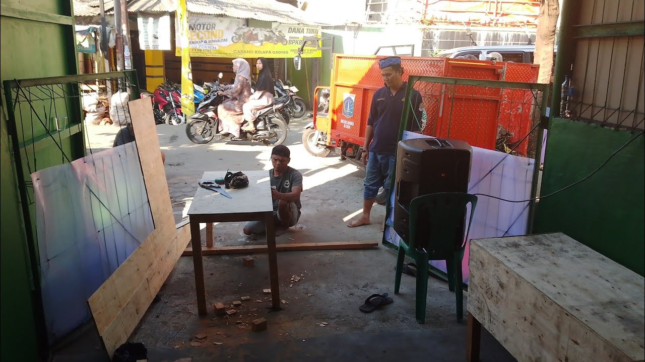 Kerja bakti bersama Babe Amax Bule RW 10