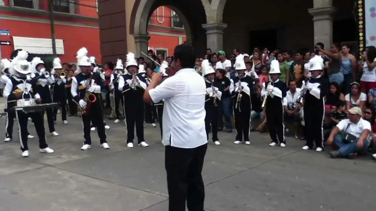 Unión Estudiantil marching band La noche