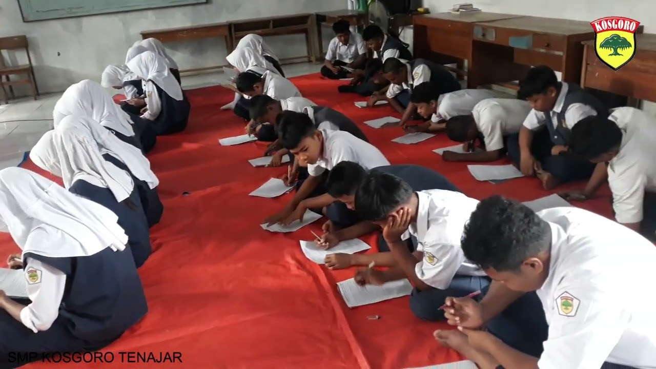 MOMENT KEGIATAN MAHASISWA KKN UNPAD DI SMP KOSGORO TENAJAR