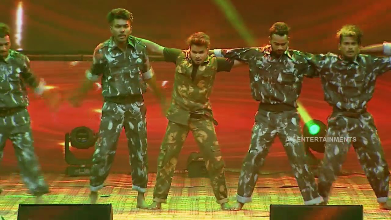 Sarileru Neekevvaru Title Song Performance @ Sarileru Neekevvaru Mega Super Event