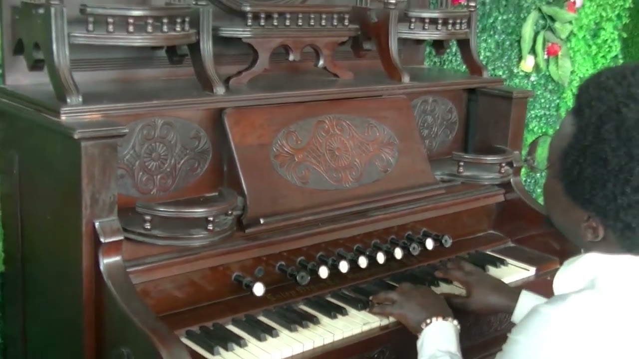 ESTEY PUMP ORGAN