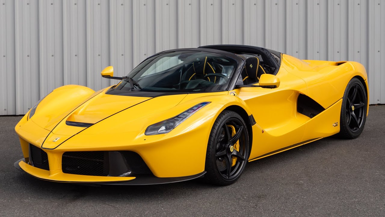Ferrari LaFerrari Aperta 2017 года выпуска — трёхслойный жёлтый — внешний вид и интерьер