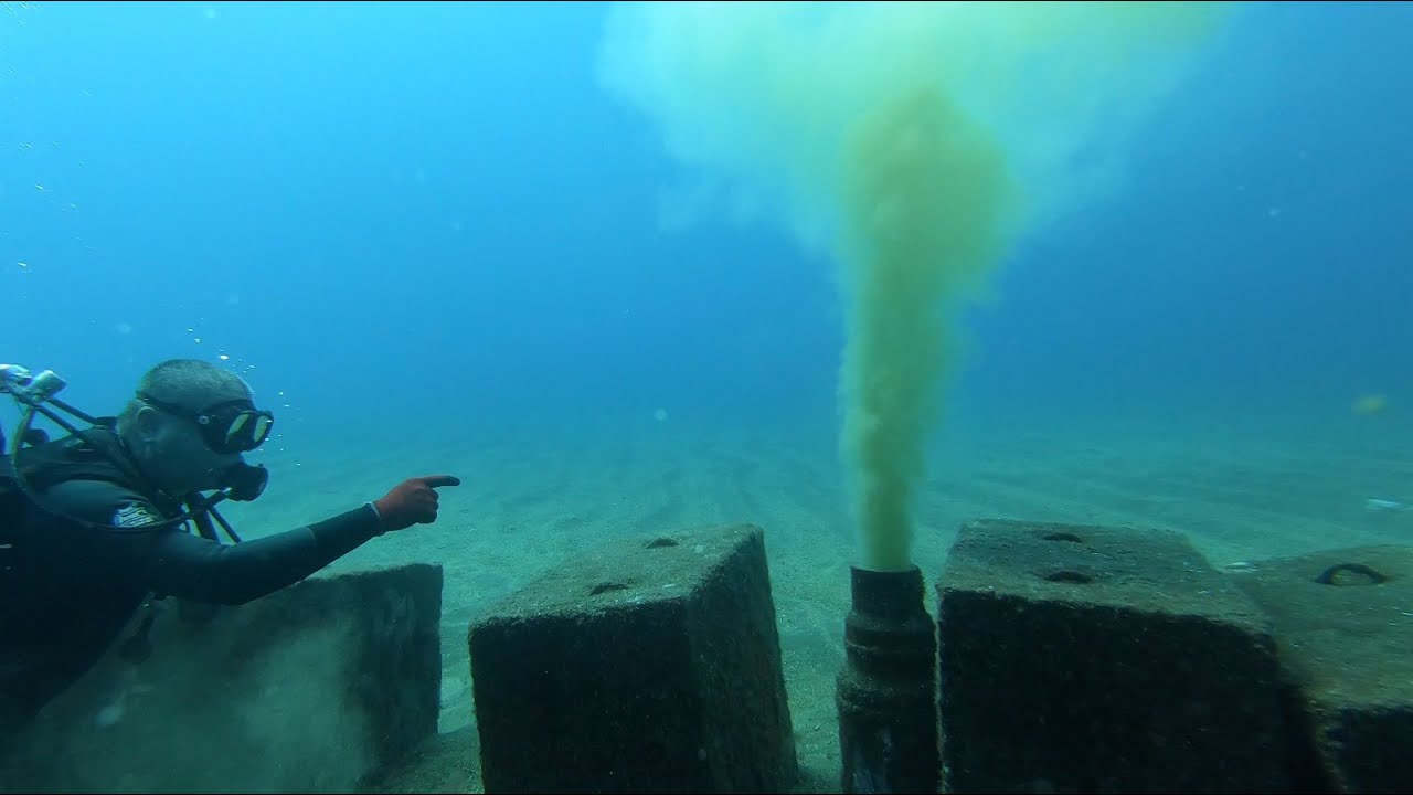 Limpieza submarina y terrestre en El Porís