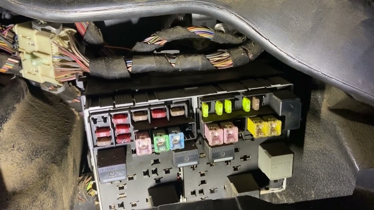 Ford transit mk7 12v cigarette lighter socket fuse location