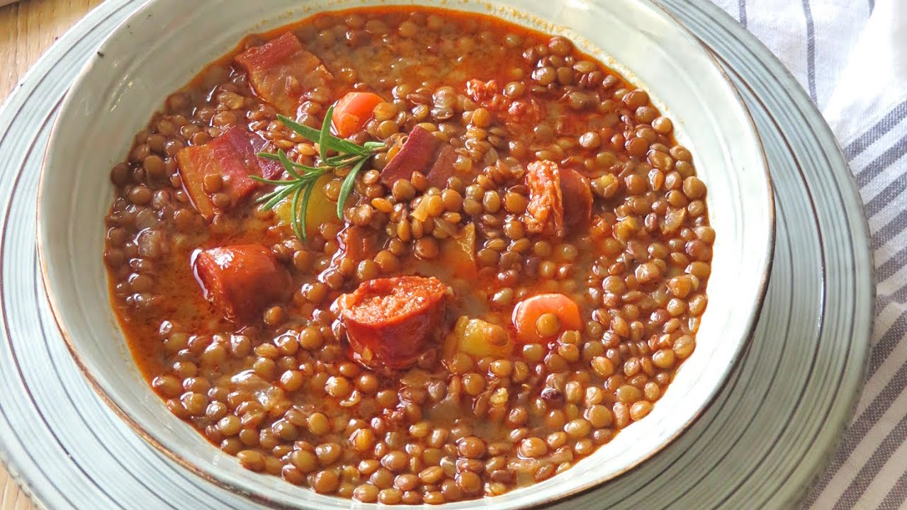 LENTEJAS CON CHORIZO y panceta. Receta tradicional.