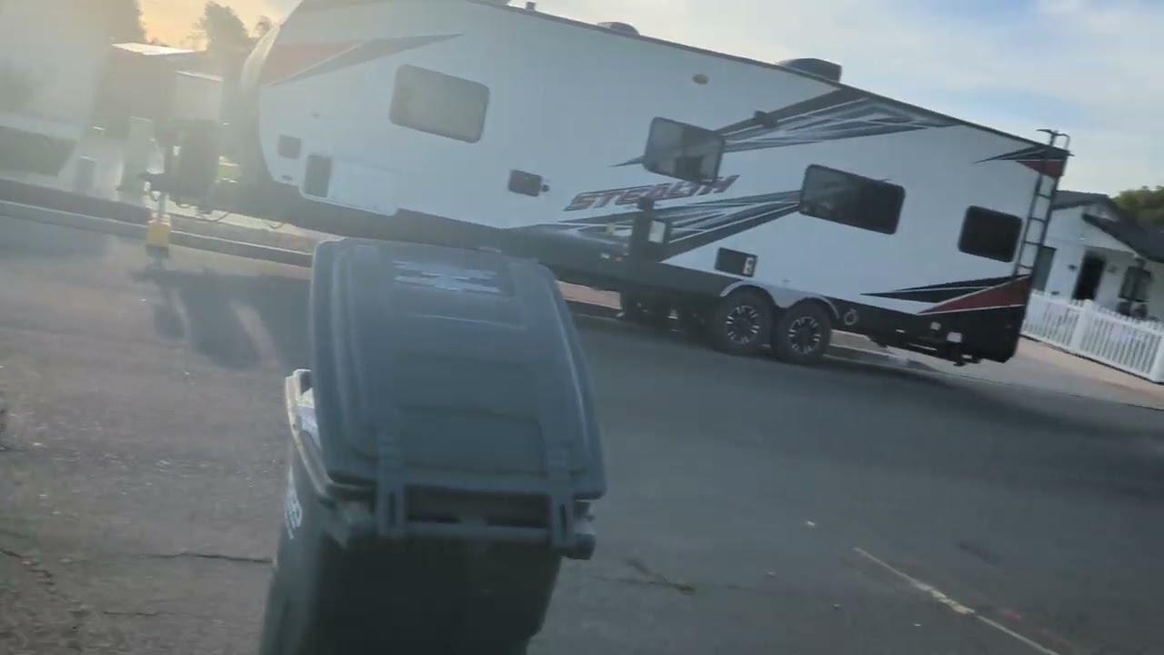 EDI Autocar ACX with McNeillus ZR Garbage Truck on Evening Trash with great Crew & horn!