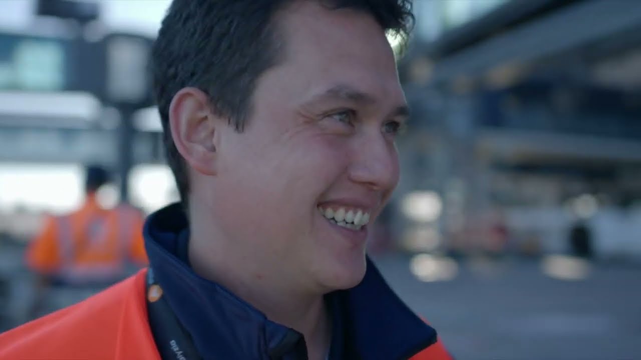 Aéroports de Lyon : Les métiers de l'aéroport - Emmanuel Agent de Trafic