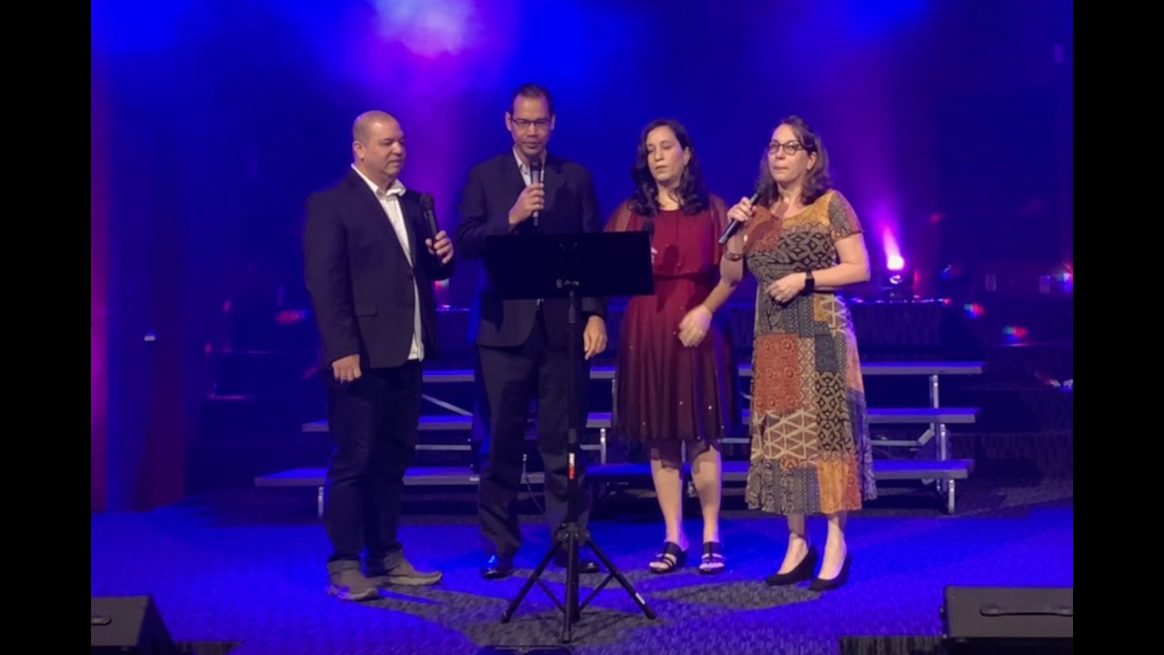 Él es Jesús (He is the Christ-Shawna Edwards) Cover-The Pons family