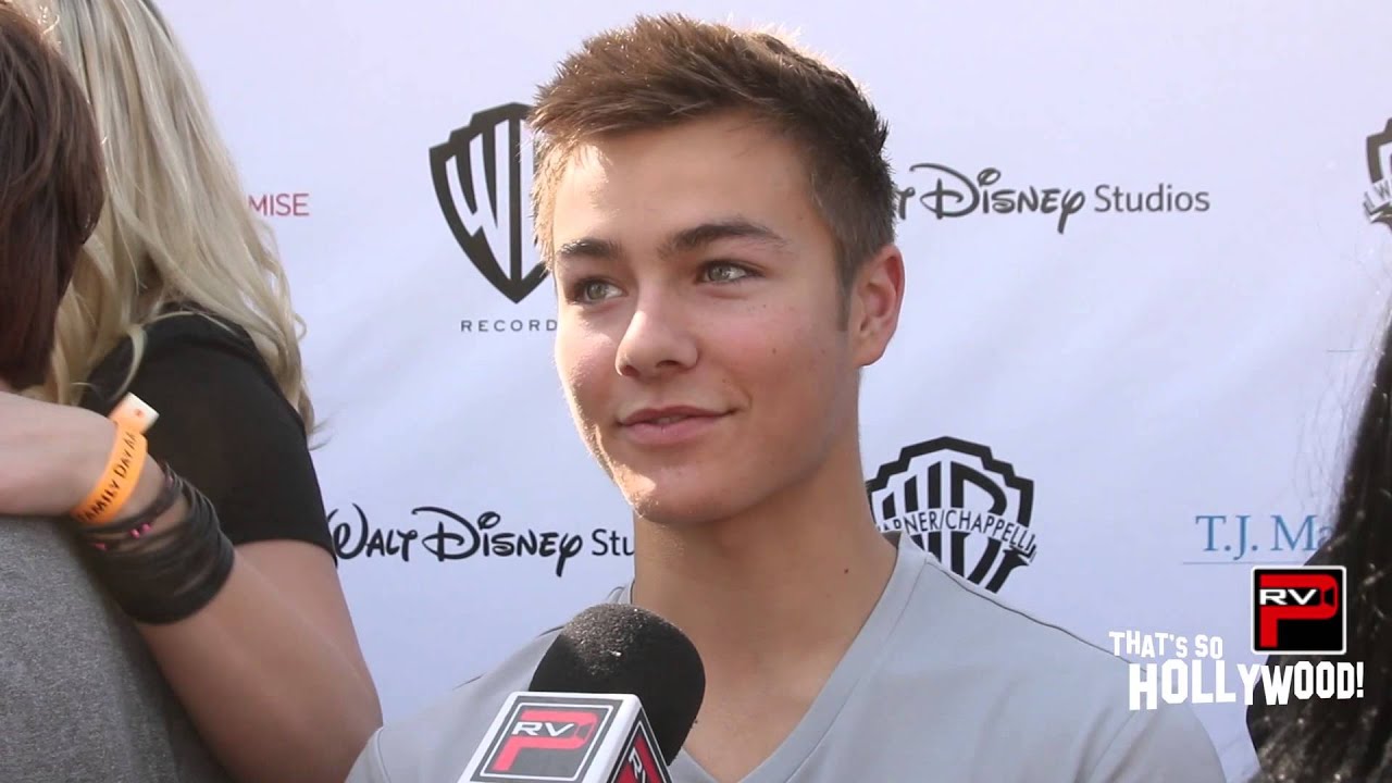 Peyton Meyer of Girl Meets World Describes His Perfect Girl & Reveals Secrets Of The New Season!