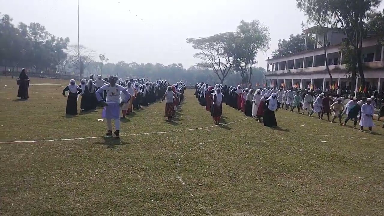 মাদ্রাসা ছাত্র ছাত্রী দের পি টি প্রদর্শন 