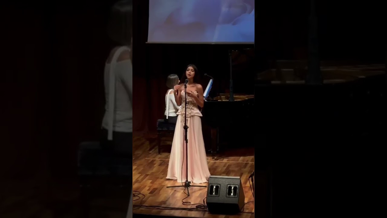 Beynəlxalq Muğam Mərkəzində keçirilən “Köhnə Yeni il” adlı konsertdən Hüseynova Mələyin çıxışı