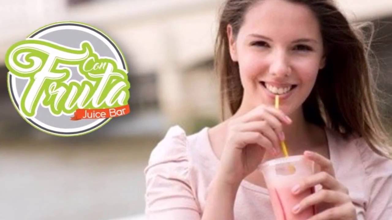 Cheerleader Confruta Juice Bar