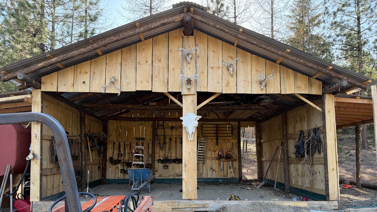 New fur shed build episode 2 #mountainmen #historychannel #duketraps #offgrid #offgridliving