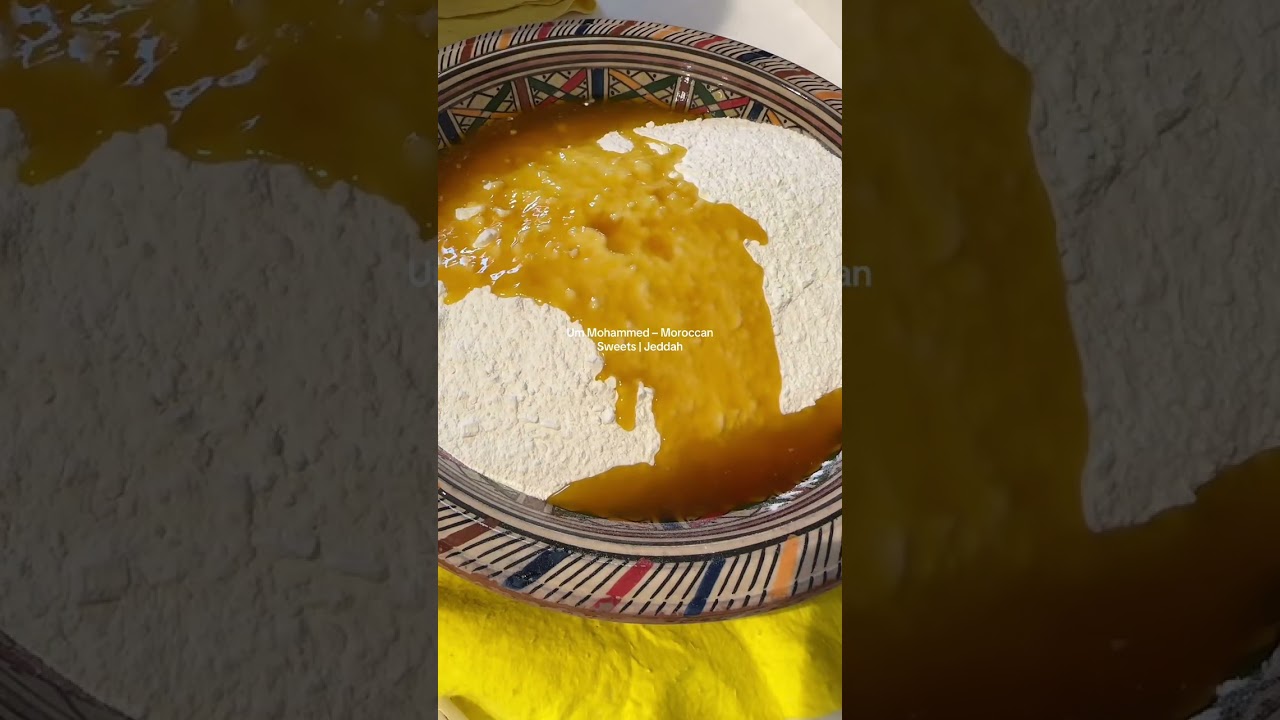 عجينة حلويات لوز وكعب غزال معتمدة عندي في جميع طلبيات ديالي👍👍
