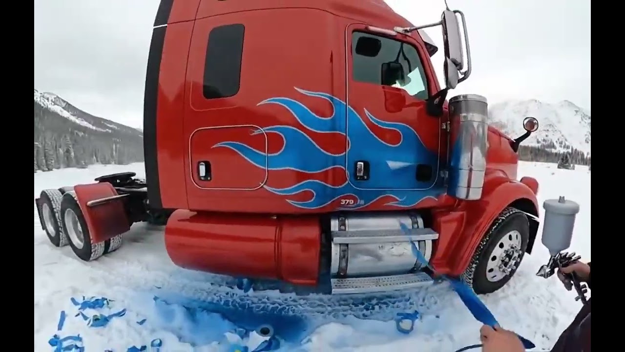 Transform an abandoned car into a comfortable home #decompression#wildernessbuilding#outdoorbuilding