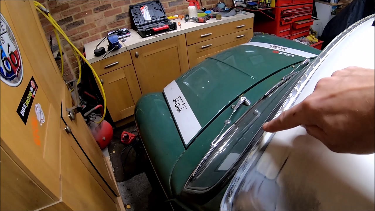 Classic Mini Workshop - Project Sprout Pt.19 Rusty Roof & Boot