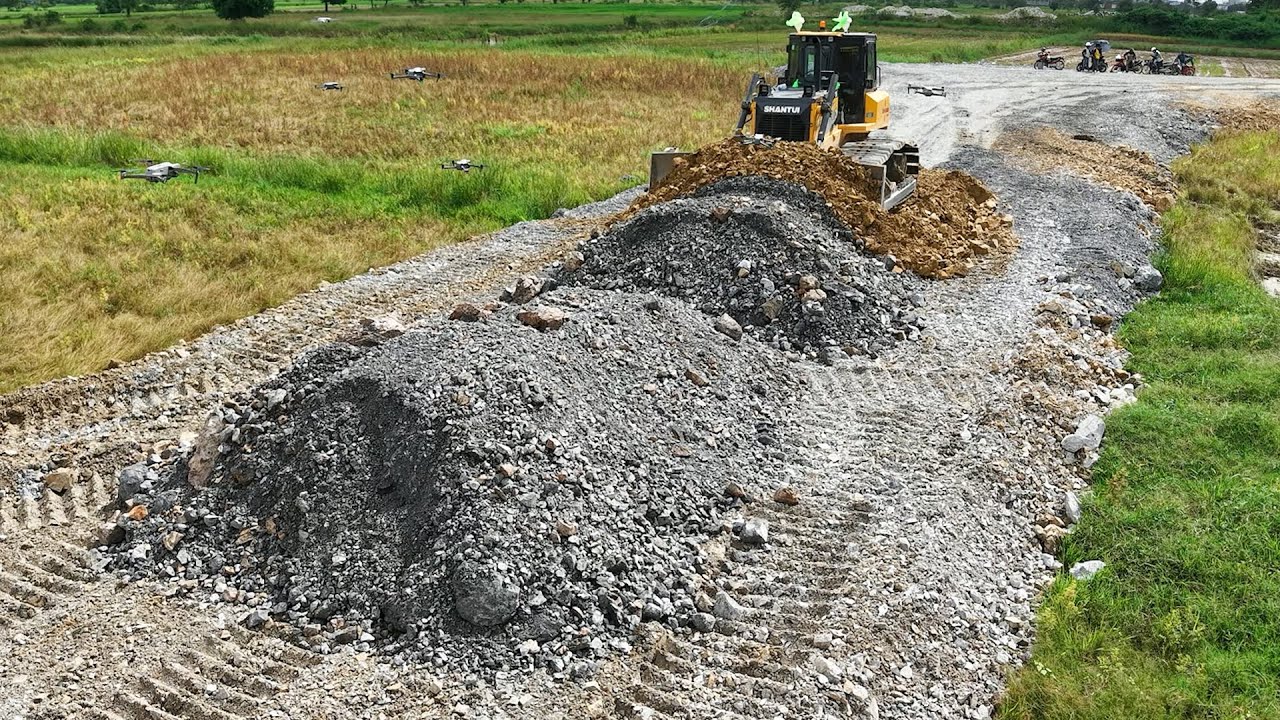 Let's Watchful Move On Stones By Using Heavy SHANTUI Bulldozer Push With Trucks 25t Team Transported