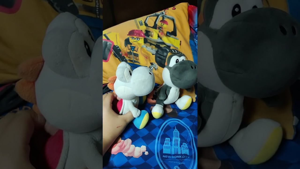 White Yoshi meets Black Yoshi
