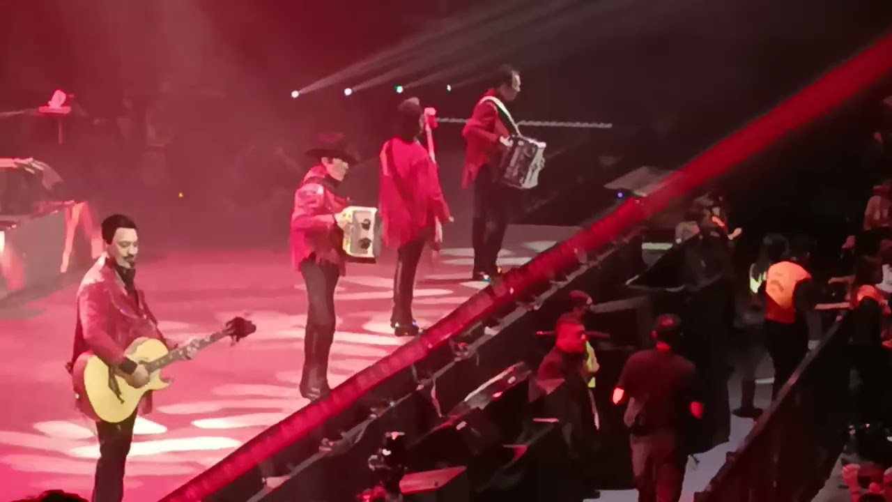 Mi sangre prisionera. Los Tigres del Norte en vivo.