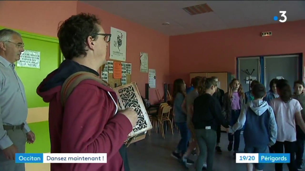 En Dordogne, 6 collèges apprennent la danse occitane