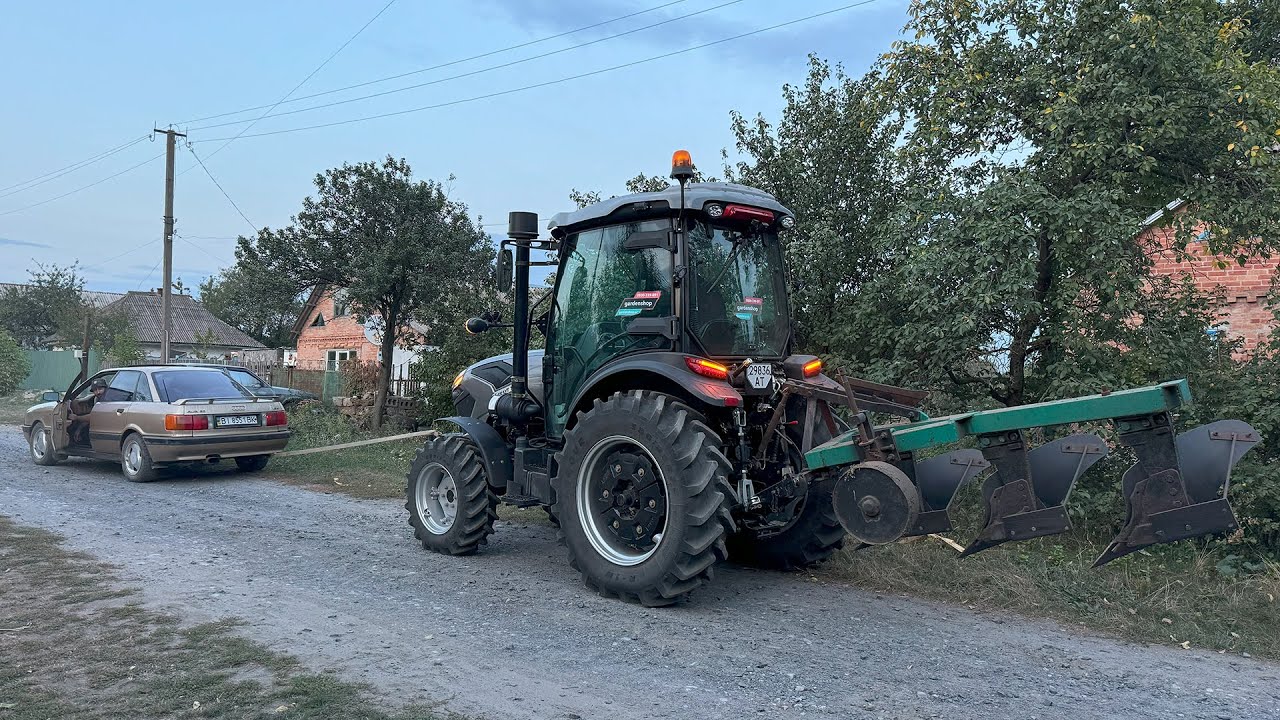 Все буде Україна! Невдале відкриття сезону оранки — новий трактор неочікувано підвів...