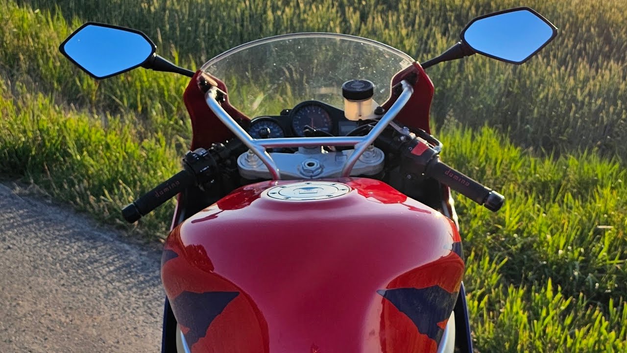 Honda CBR 900RR  SC33 FireBlade jak ptak
