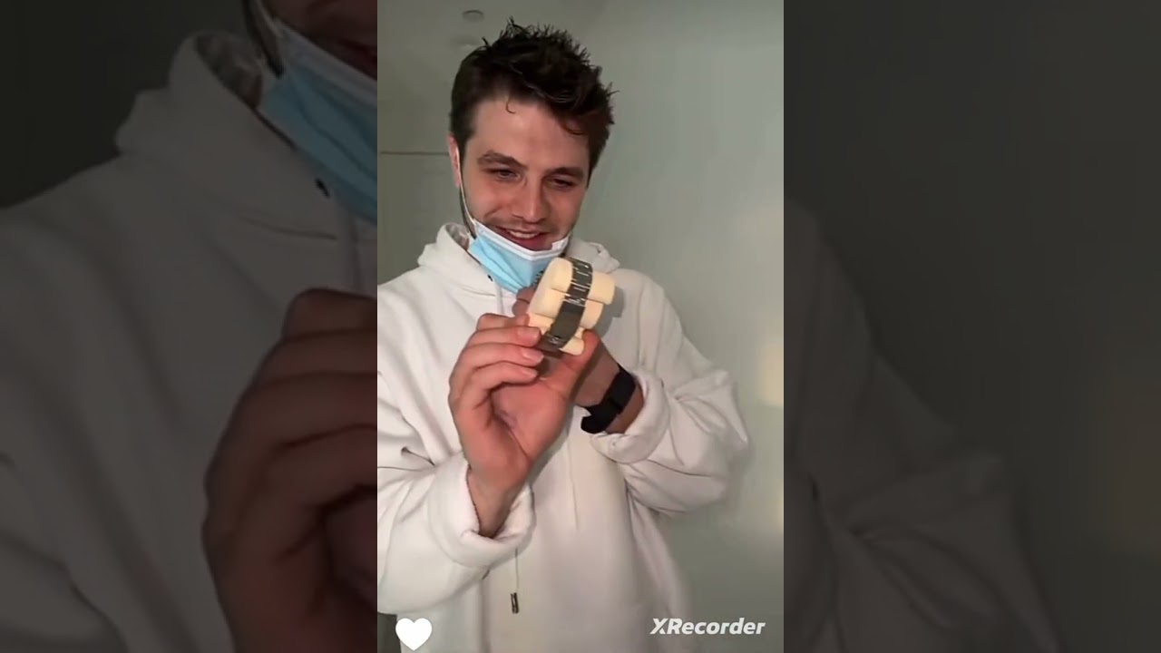 سنابات أنس واصاله| أصالة تصور  ردة فعل أنس بالهدايا وأنس جاب العيد  في كيك🎂🎁😂🤩🔥