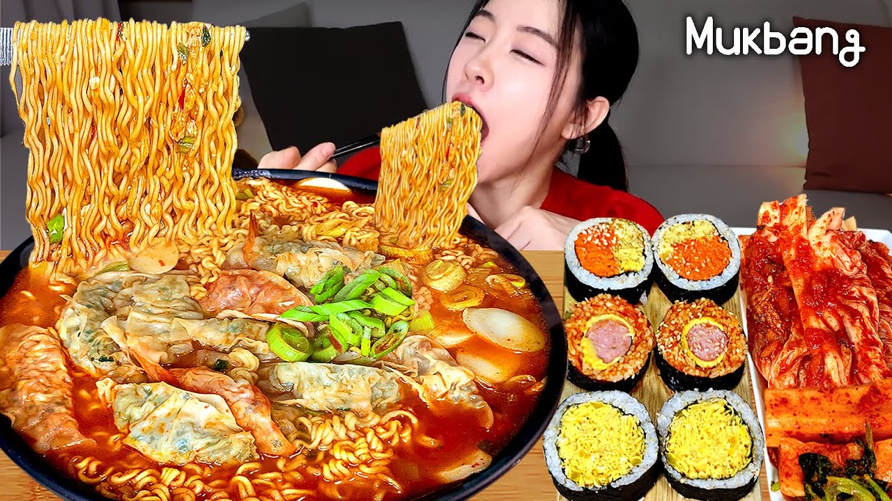 오늘 야식은 시스루만두 듬뿍 넣은 떡만두 라면!🔥 땡초,파 송송 넣고 얼큰하게 끓인 라면먹방(ft.김밥,김치)ㅣ리얼먹방:)★ Spicy Ramen MukbangㅣREAL SOUND