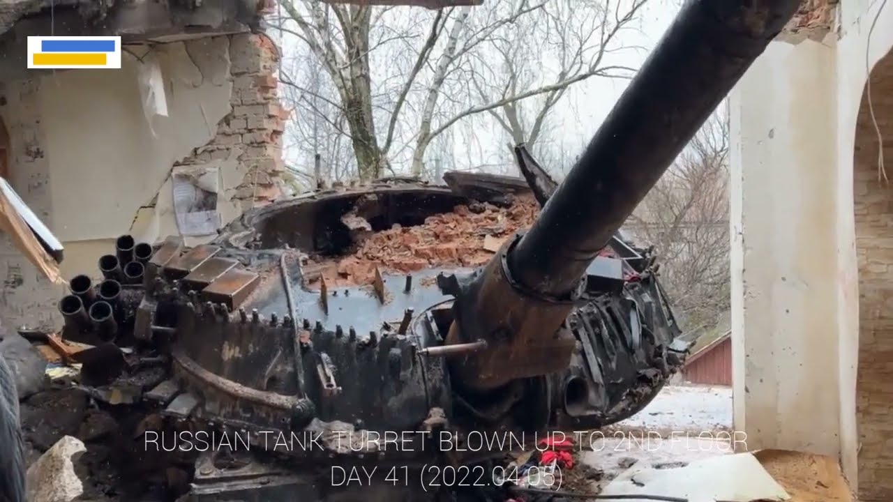 Russian tank turret blown high up to 2nd floor [Russia Ukraine War] Day 41