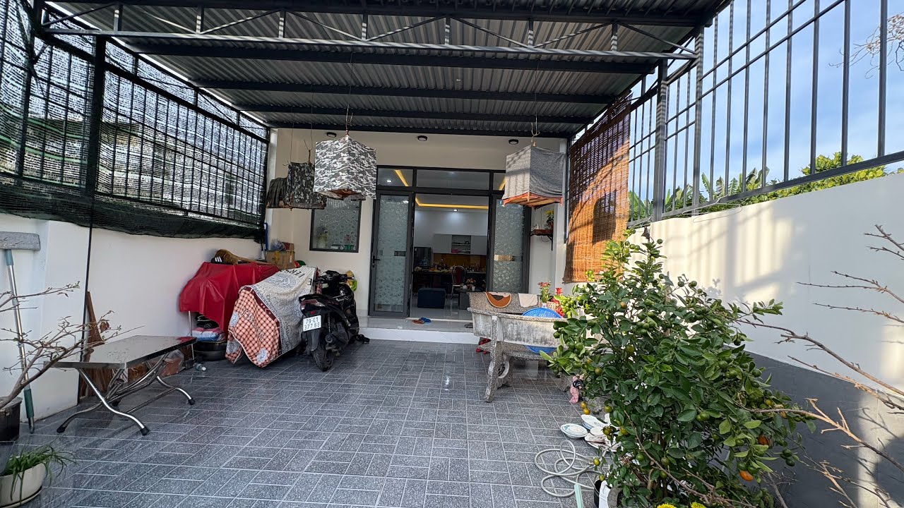 Về QUÊ Với MẸ Chị CHỦ Nhượng lại Nhà 2 TẦNG Sân Vườn OTO chỉ 2 TỶ 800TR Sổ Hoàn Công tại Nha Trang