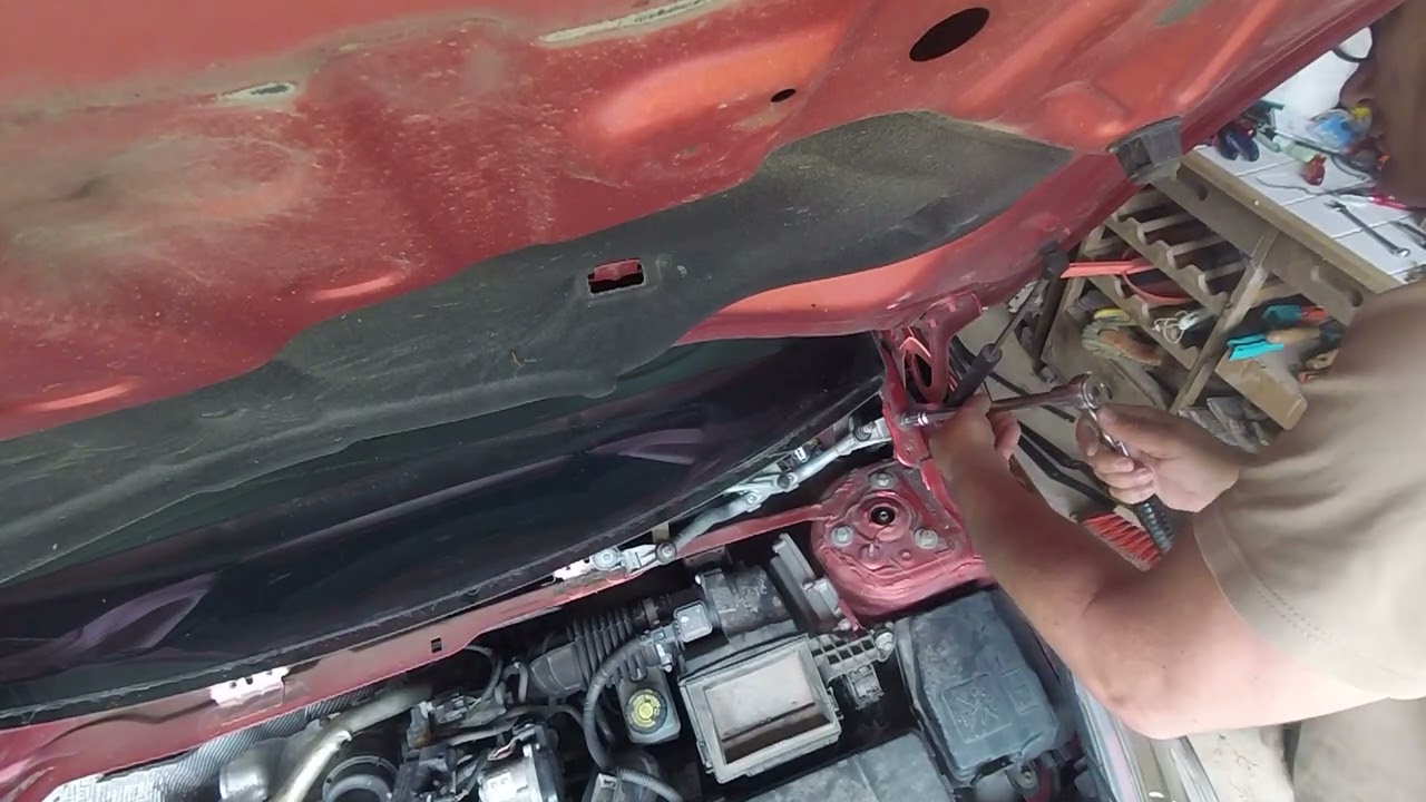 TUTO: Remplacer le moteur et la tringlerie des essuie-glaces -  Renault Clio IV