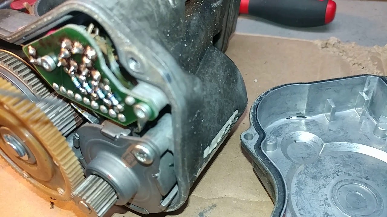 Mercedes C36 throttle body. Showing bad wiring