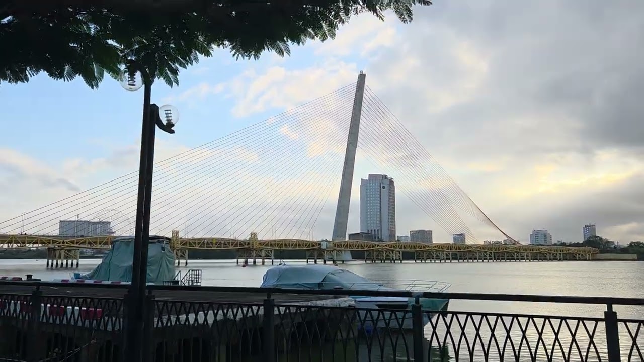 Relaxing City Walk with no Talking