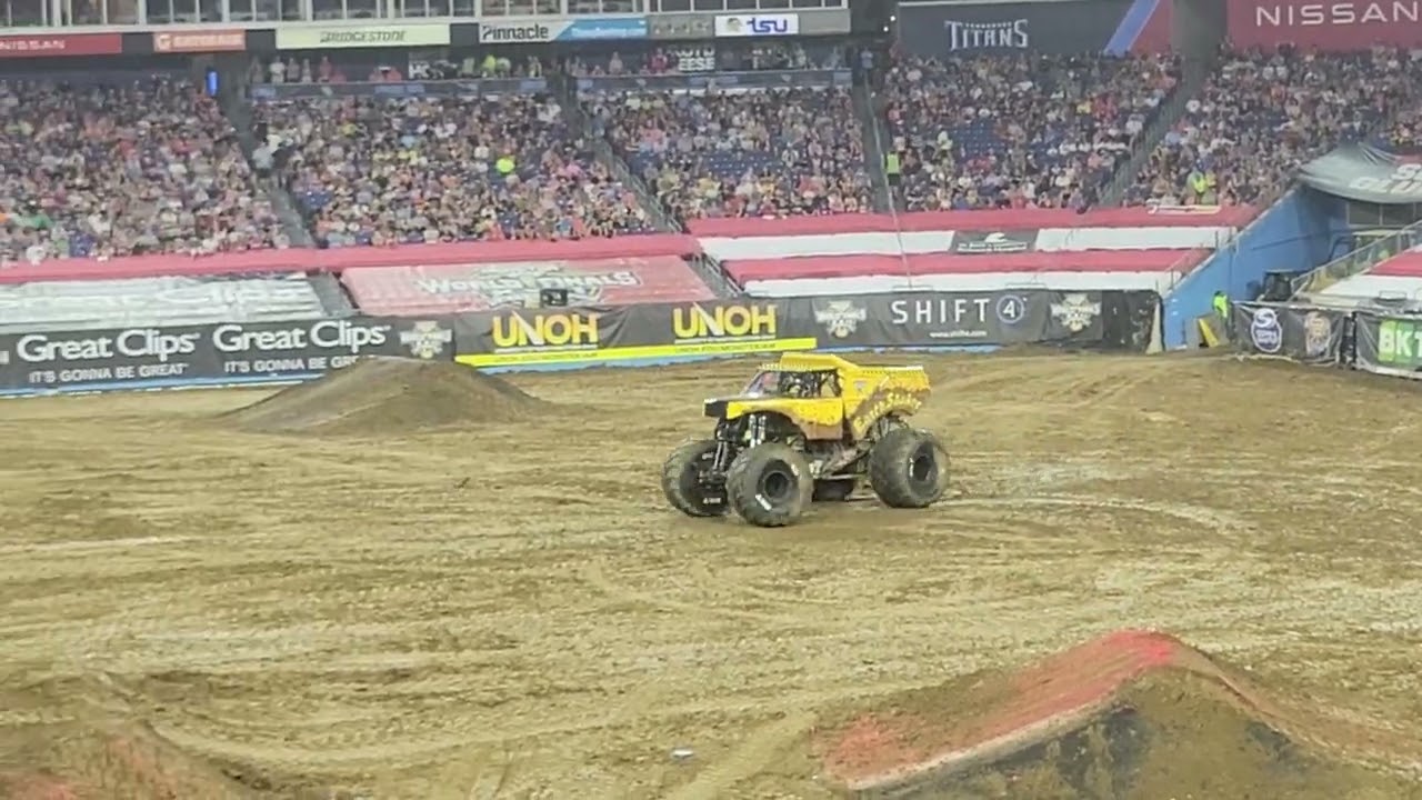Monster Jam World Finals 22 Earth Shaker freestyle