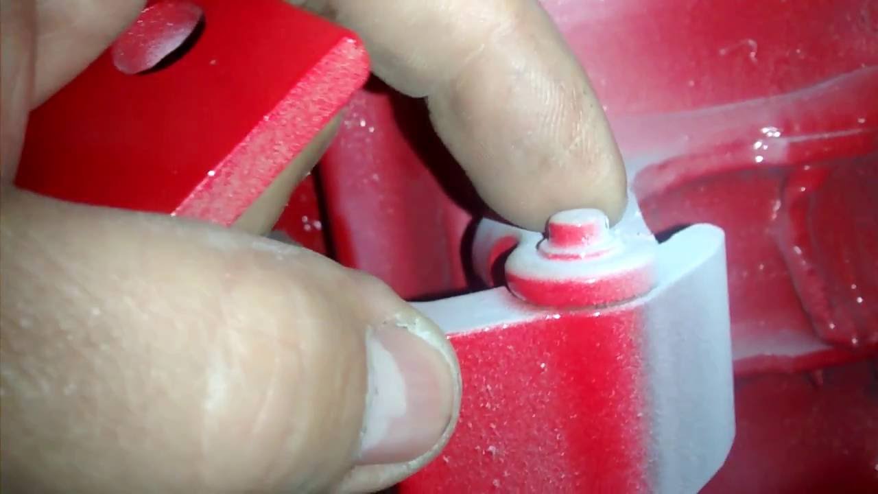 Gol GTS ( arrumando dobradiça da porta)