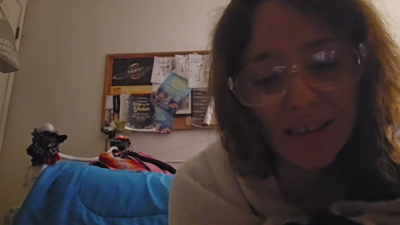Singing somebody that I used to know by Gyote. I'm sorry it's bad. I tried my very best. ;)