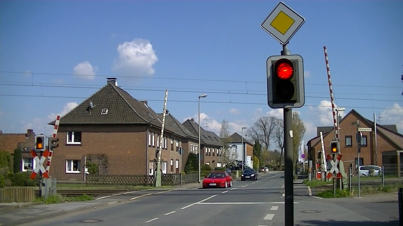 Spoorwegovergang Millingen (D) // Railroad crossing // Bahnübergang