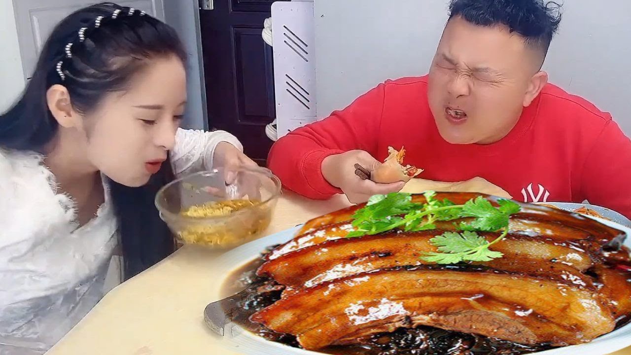 自私老公独享梅菜扣肉？我趁拿菜偷吃+芥末夹饼，看他辣到飙泪太解气！【九零后夫妻】